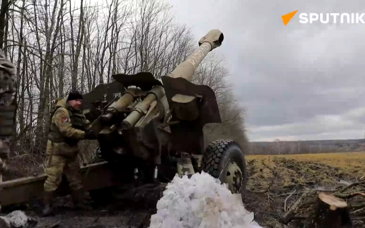 Lựu pháo 152mm của Nga phản pháo vào đội hình Ukraine